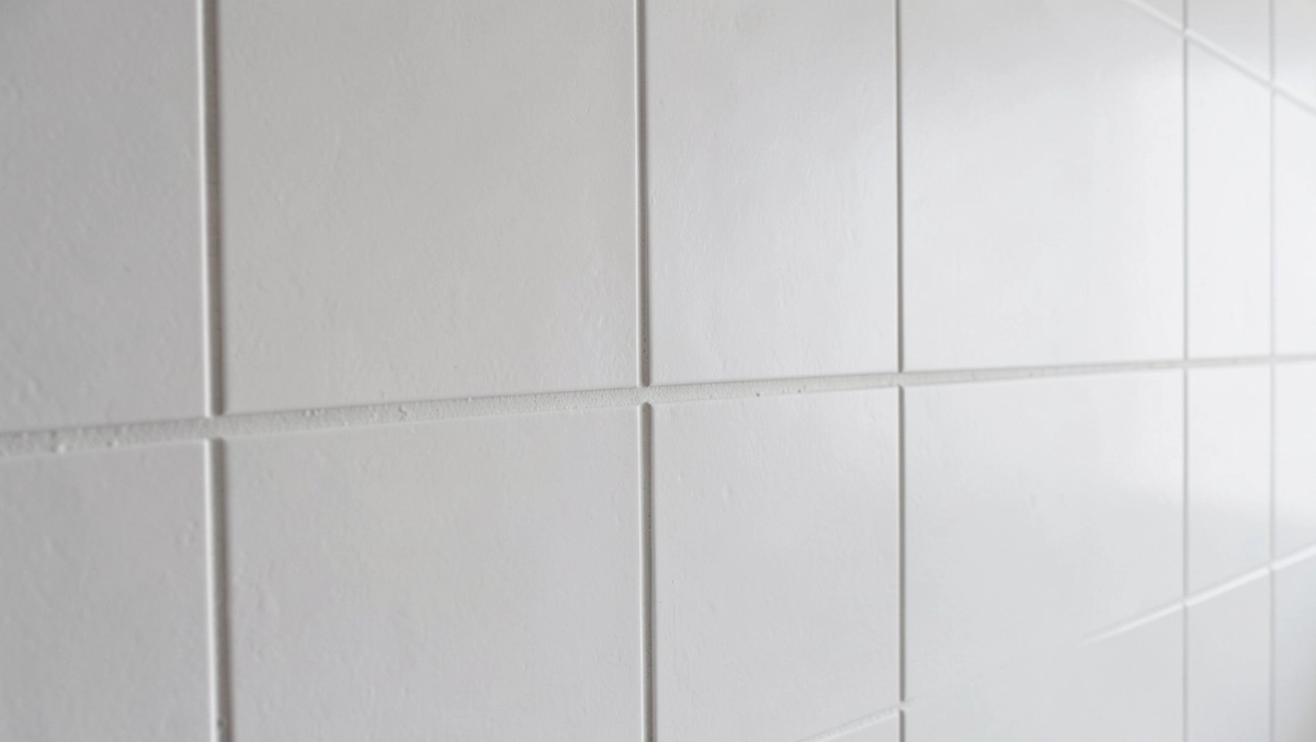 Płytki 60x120 na ścianę jak układać