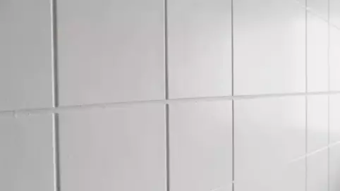 Płytki 60x120 na ścianę jak układać