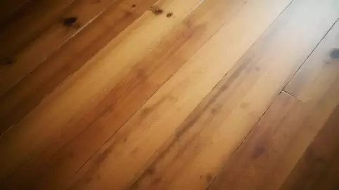 W którą stronę układać panele w jodełkę