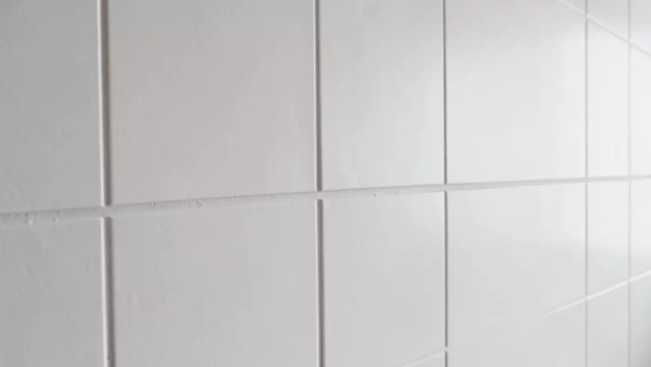 Płytki 60x120 na ścianę jak układać
